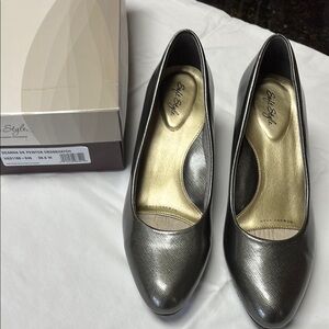 Soft Style Pewter Heels Elegant Design